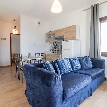 Waterside Flat * Polychrono